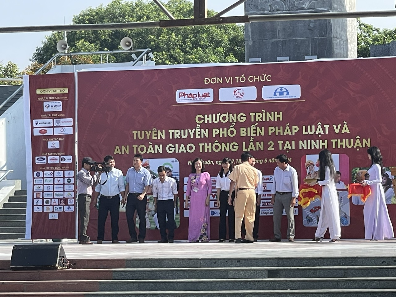 Phối hợp Báo Pháp luật Việt Nam tổ chức tuyên truyền phổ biến pháp luật về An toàn giao thông học đường trên địa bàn tỉnh Ninh Thuận