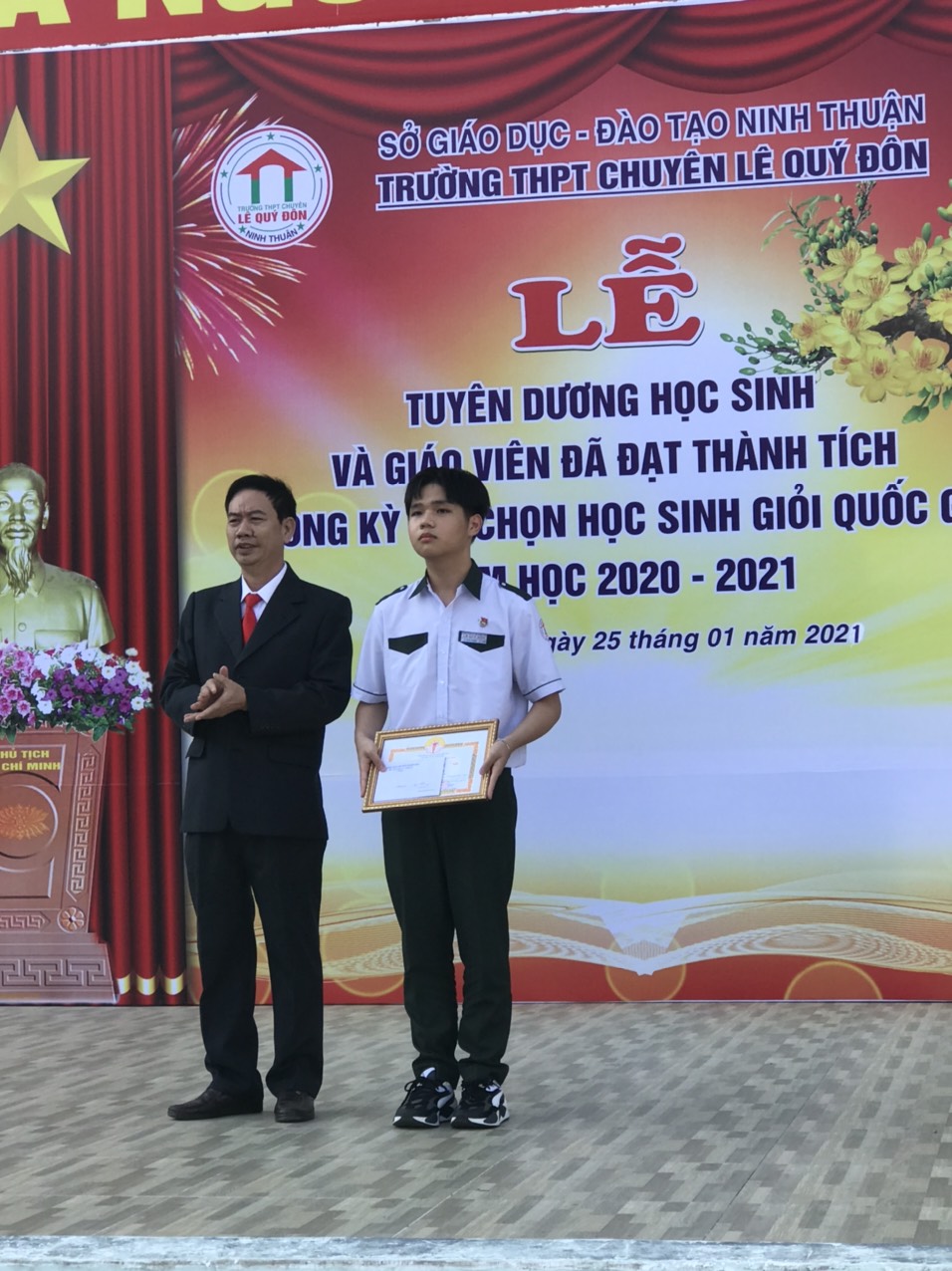 Em Lê Minh Phong, giải Nhất môn Tiếng Anh