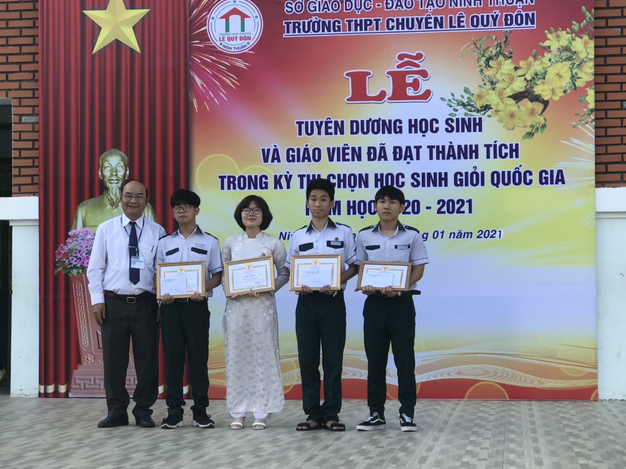 Mai Xuân Khang, giải Ba môn Tiếng Anh; Thái Tường Gia Hân, giải Ba môn Tiếng Anh; Võ Hữu Tuấn, giải Ba môn Vật lý; Bùi Đức Hiếu, giải Ba môn Hóa học