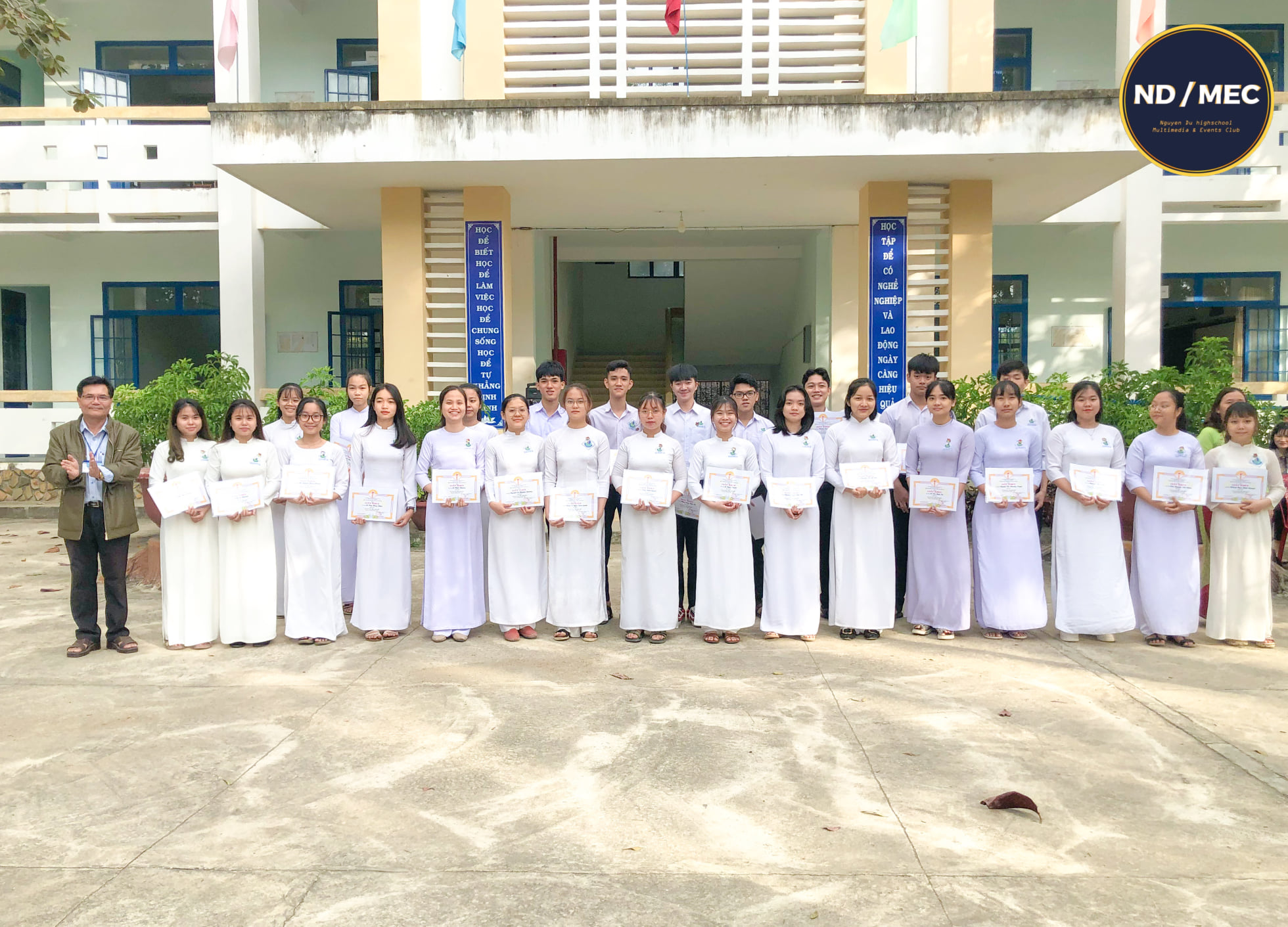 Lễ sơ kết học kì I Trường THPT Nguyễn Du năm học 2020-2021